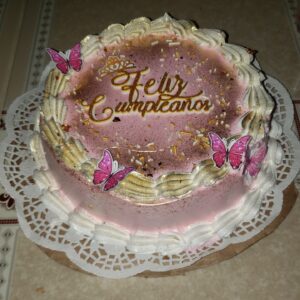 Cake Redondo Rosa de Fresa – 21×8 cm – Relleno de Leche Condensada