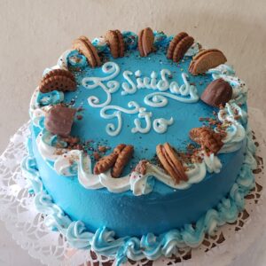 Cake Azul Decorado con Golosinas – 21 cm × 8 cm – Relleno de Leche Condensada