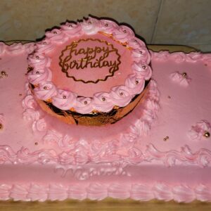 Cake de Dos Pisos Decorado – Relleno de Leche Condensada